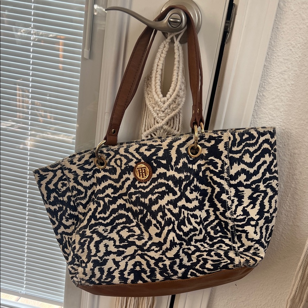 Tommy Hilfiger blue and white tote